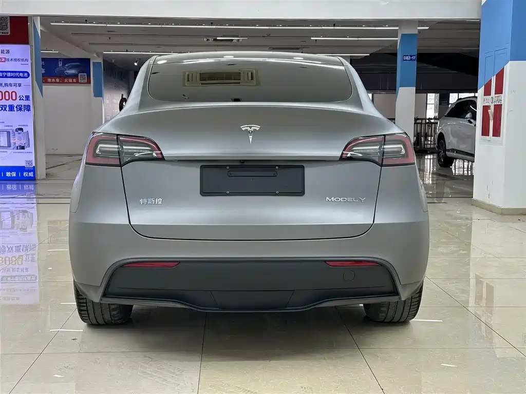 Tesla Model Y Long Range All-Wheel Drive 2022 Refresh 2023 - thumbnail 5