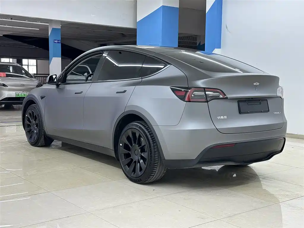 Tesla Model Y Long Range All-Wheel Drive 2022 Refresh 2023 - thumbnail 6