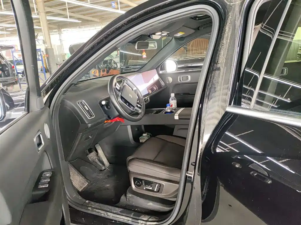 Li Auto Li L8 2023 Pro 2024 - thumbnail 2