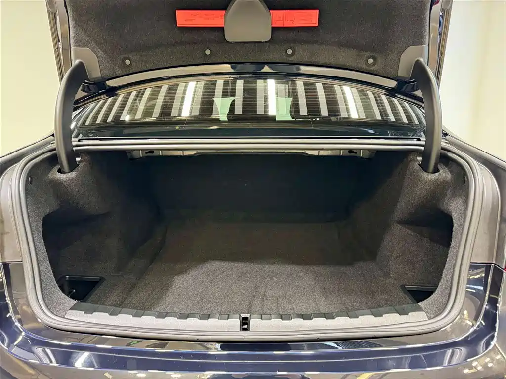 BMW BMW 3 Series 2025 Model 325Li M Sport Package 2026 - thumbnail 8