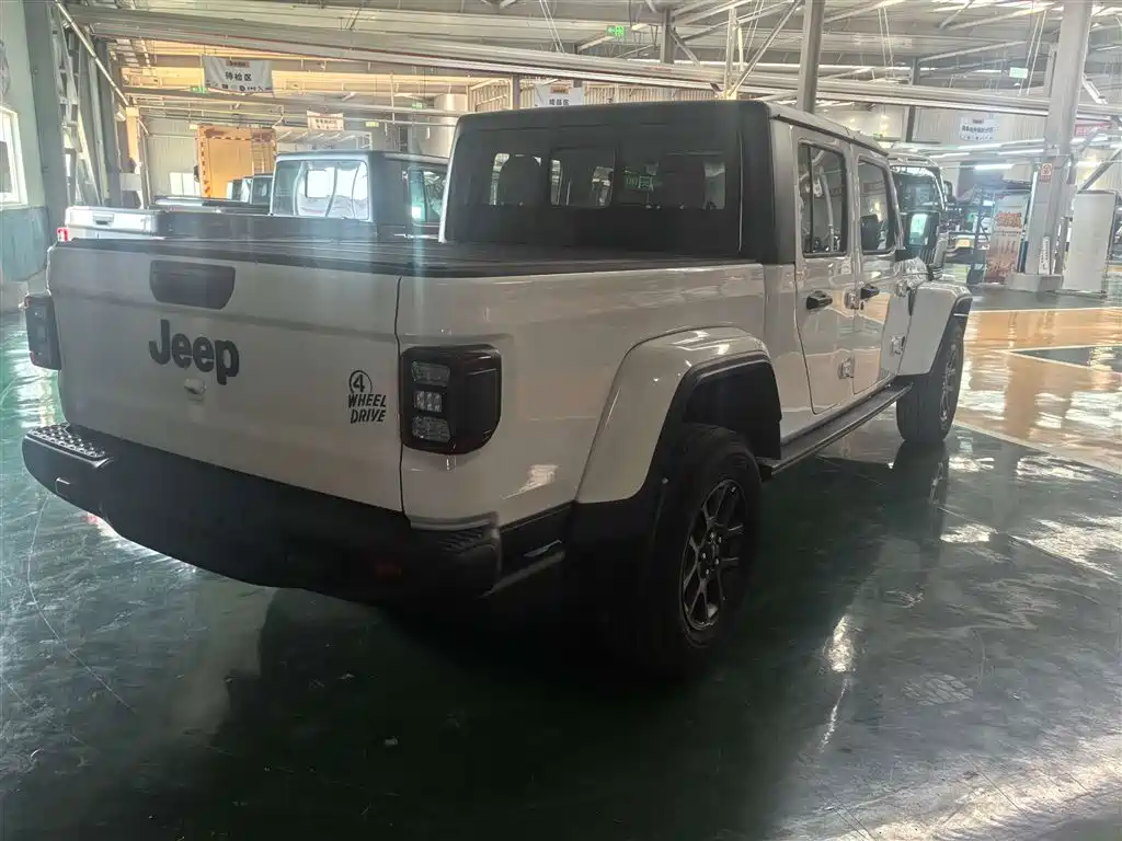 Jeep Gladiator 2023 3.6L Overland 2026 - thumbnail 3