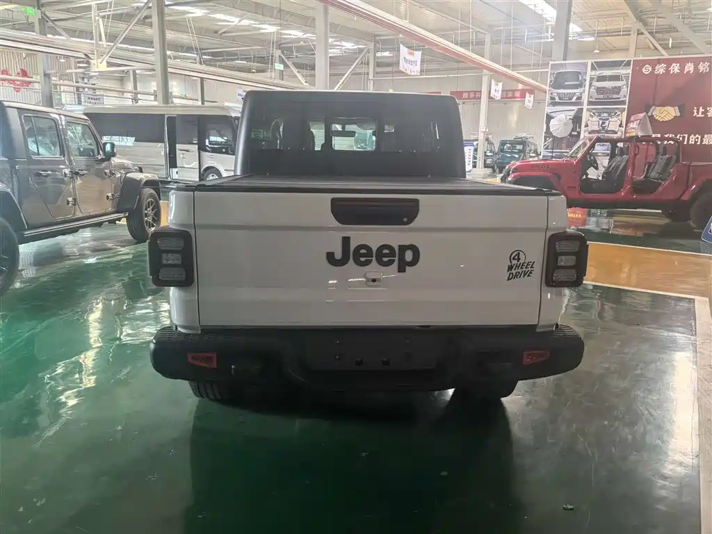 Jeep Gladiator 2023 3.6L Overland 2026 - thumbnail 4