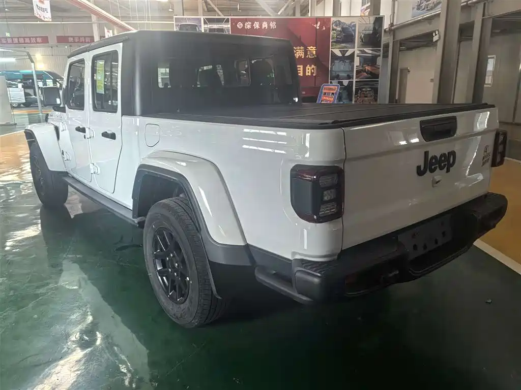Jeep Gladiator 2023 3.6L Overland 2026 - thumbnail 5