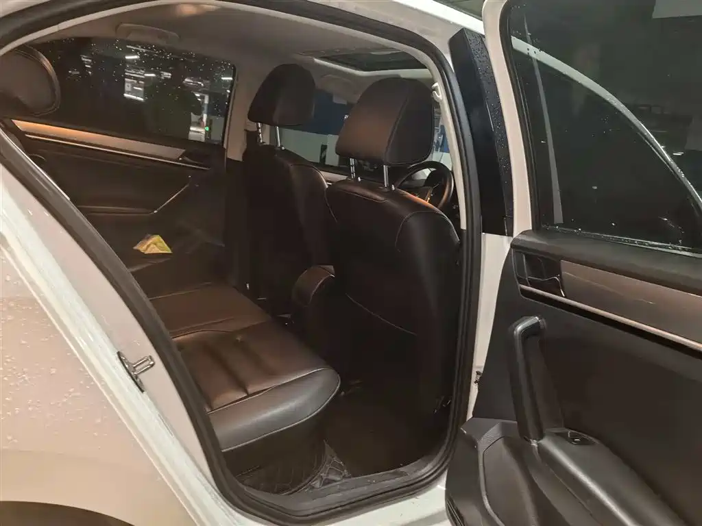 Volkswagen Bora 2017 230TSI DSG Comfort Model 2017 - thumbnail 9