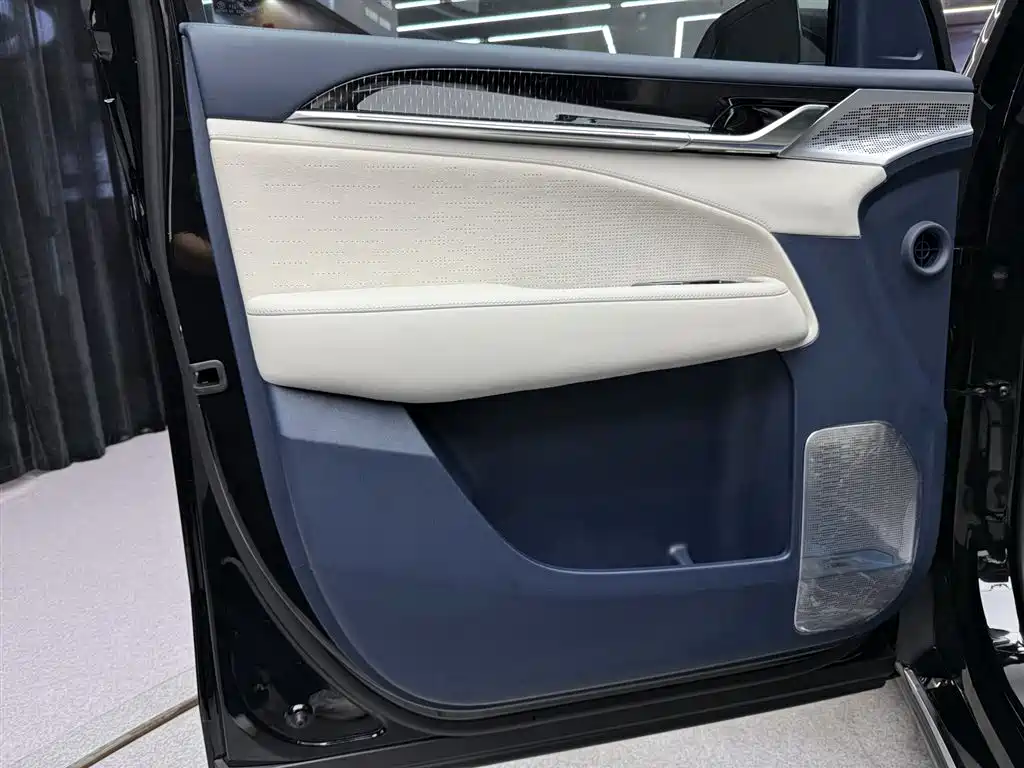 Zeekr Zeekr 009 2024 Six-Seat Executive Version AWD 108kWh 2025 - thumbnail 26