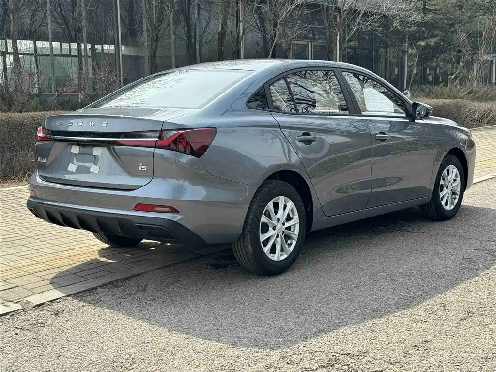 Roewe Roewe i5 2026 1.5L Manual Comfort Edition 2026 - thumbnail 4