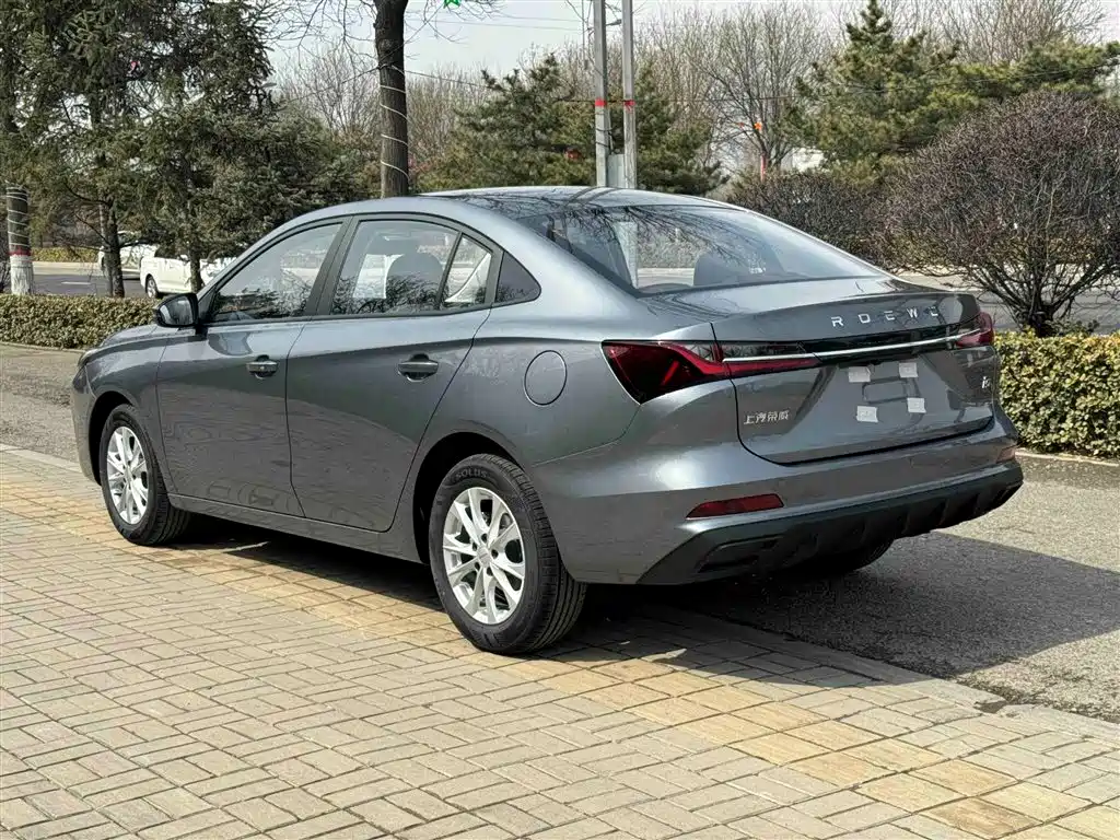 Roewe Roewe i5 2026 1.5L Manual Comfort Edition 2026 - thumbnail 6