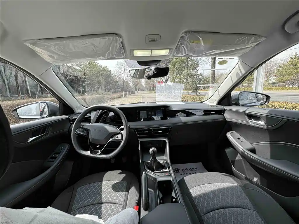 Roewe Roewe i5 2026 1.5L Manual Comfort Edition 2026 - thumbnail 8