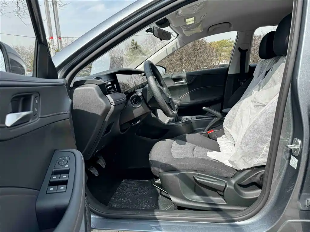 Roewe Roewe i5 2026 1.5L Manual Comfort Edition 2026 - thumbnail 9