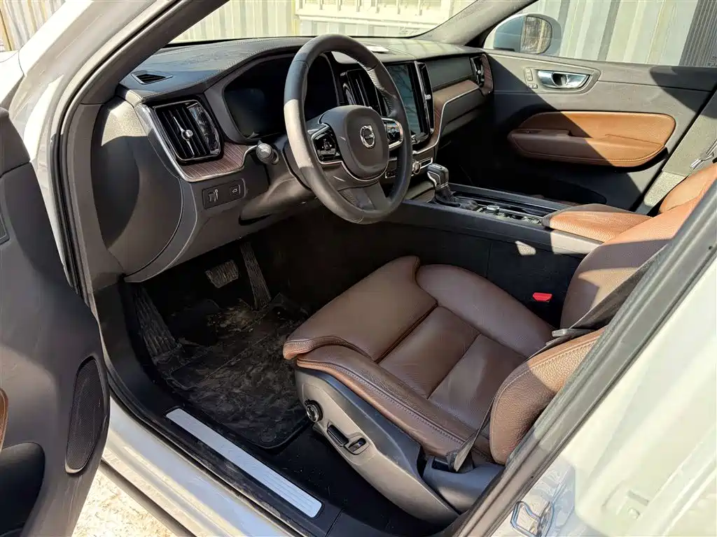 Volvo Volvo XC60 2021 T5 AWD Inscription Luxury Edition 2021 - thumbnail 7