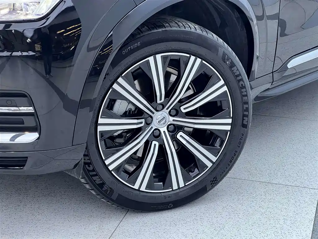 Volvo Volvo XC90 2023 B5 Momentum Luxury 5-seat 2023 - thumbnail 6