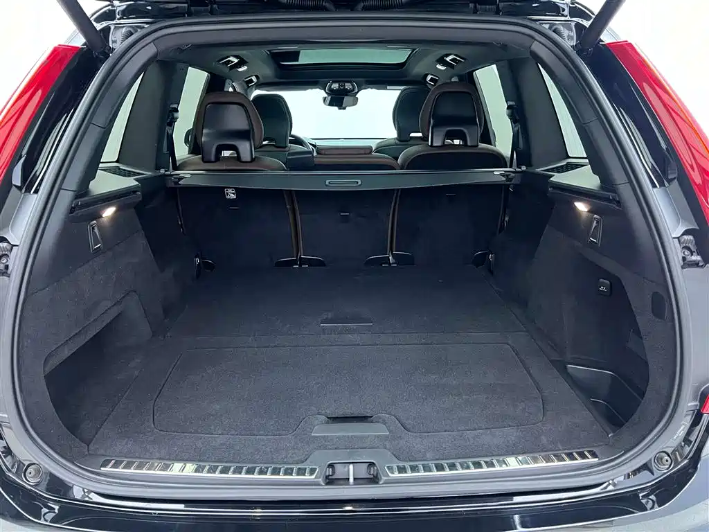 Volvo Volvo XC90 2023 B5 Momentum Luxury 5-seat 2023 - thumbnail 9