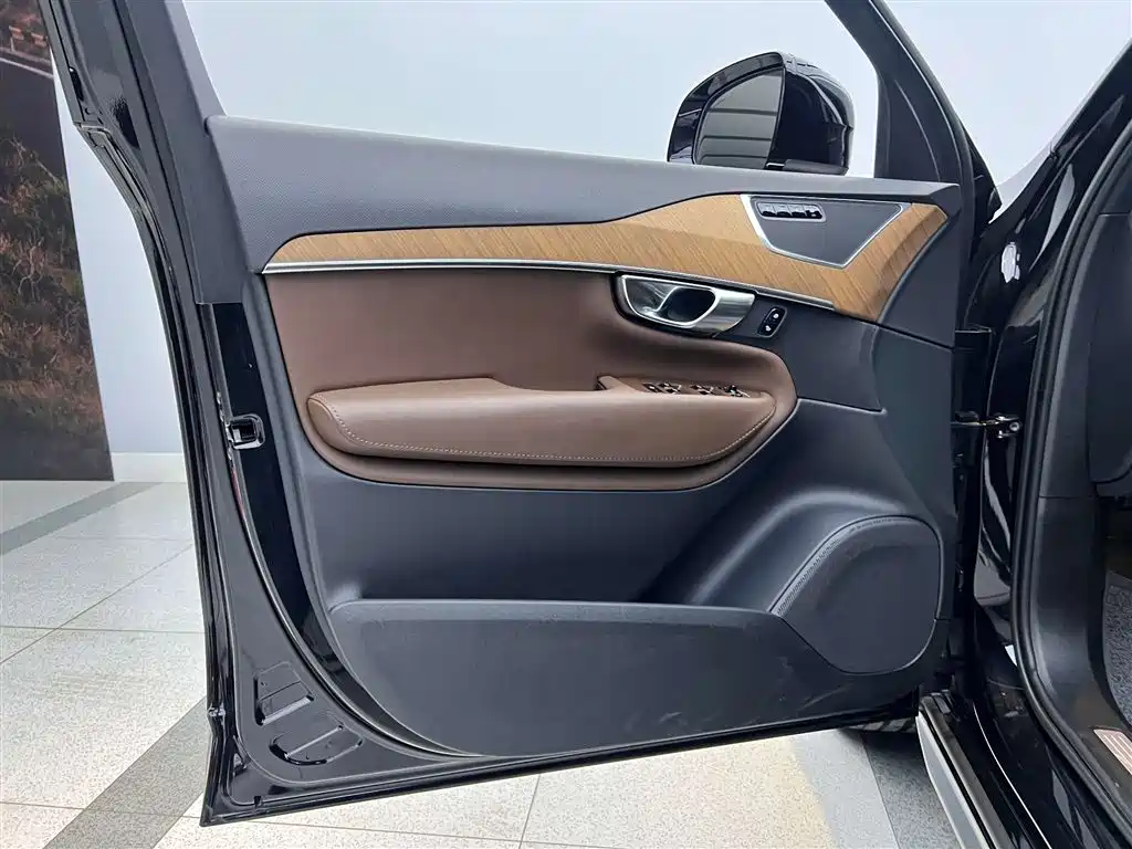 Volvo Volvo XC90 2023 B5 Momentum Luxury 5-seat 2023 - thumbnail 14