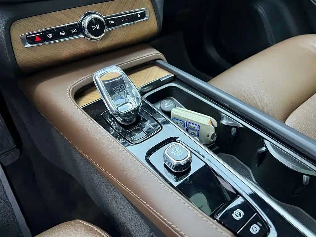 Volvo Volvo XC90 2023 B5 Momentum Luxury 5-seat 2023 - thumbnail 18