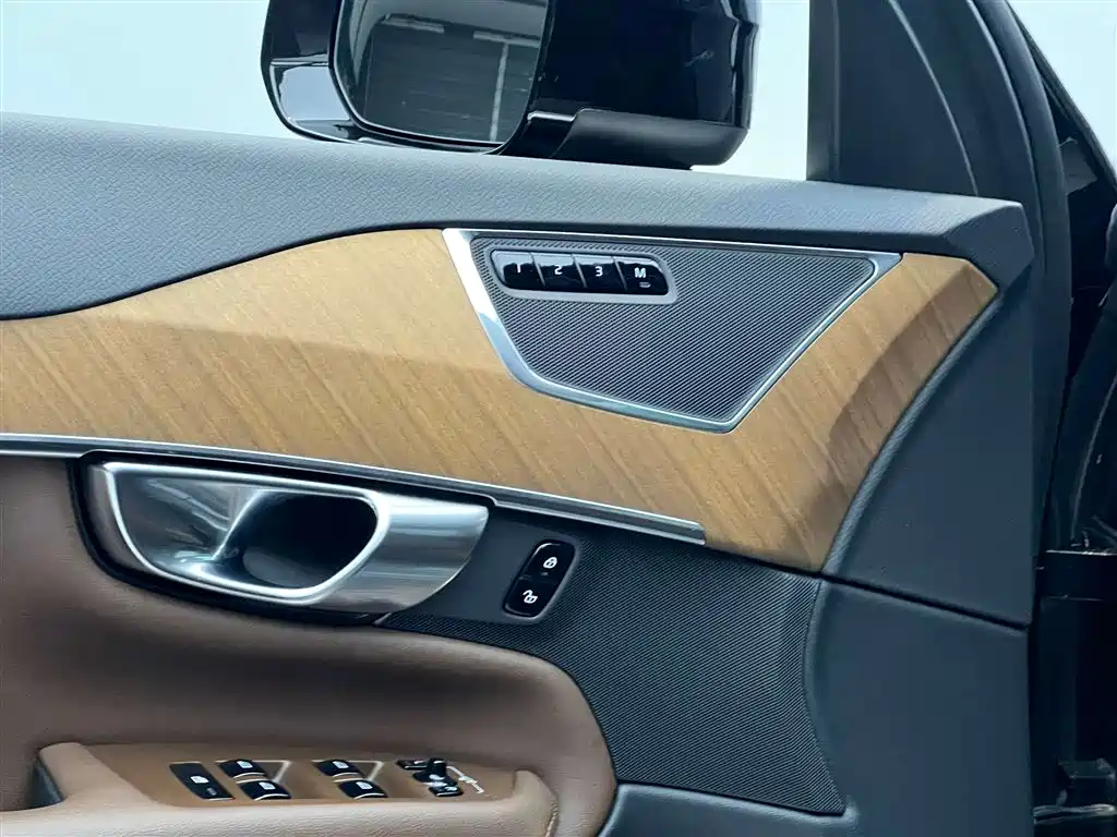 Volvo Volvo XC90 2023 B5 Momentum Luxury 5-seat 2023 - thumbnail 24