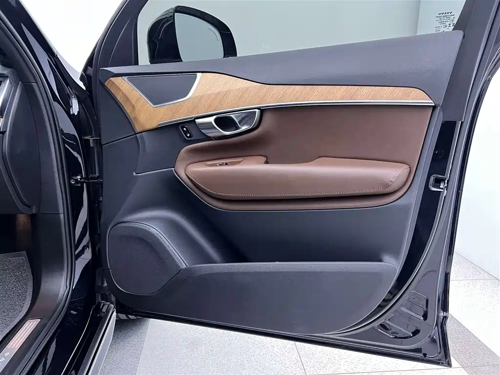 Volvo Volvo XC90 2023 B5 Momentum Luxury 5-seat 2023 - thumbnail 26