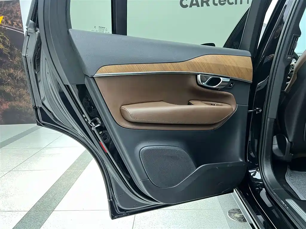 Volvo Volvo XC90 2023 B5 Momentum Luxury 5-seat 2023 - thumbnail 27
