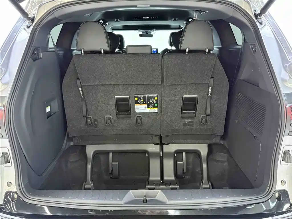 Toyota Toyota Sienna 2023 2.5L Hybrid Limited Premium Edition 2024 - thumbnail 4