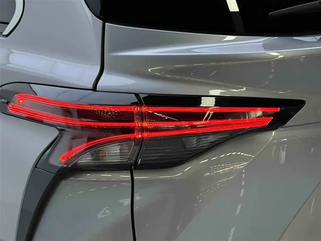 Toyota Toyota Sienna 2023 2.5L Hybrid Limited Premium Edition 2024 - thumbnail 9