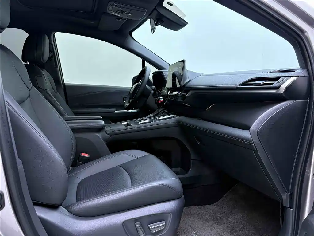 Toyota Toyota Sienna 2023 2.5L Hybrid Limited Premium Edition 2024 - thumbnail 18