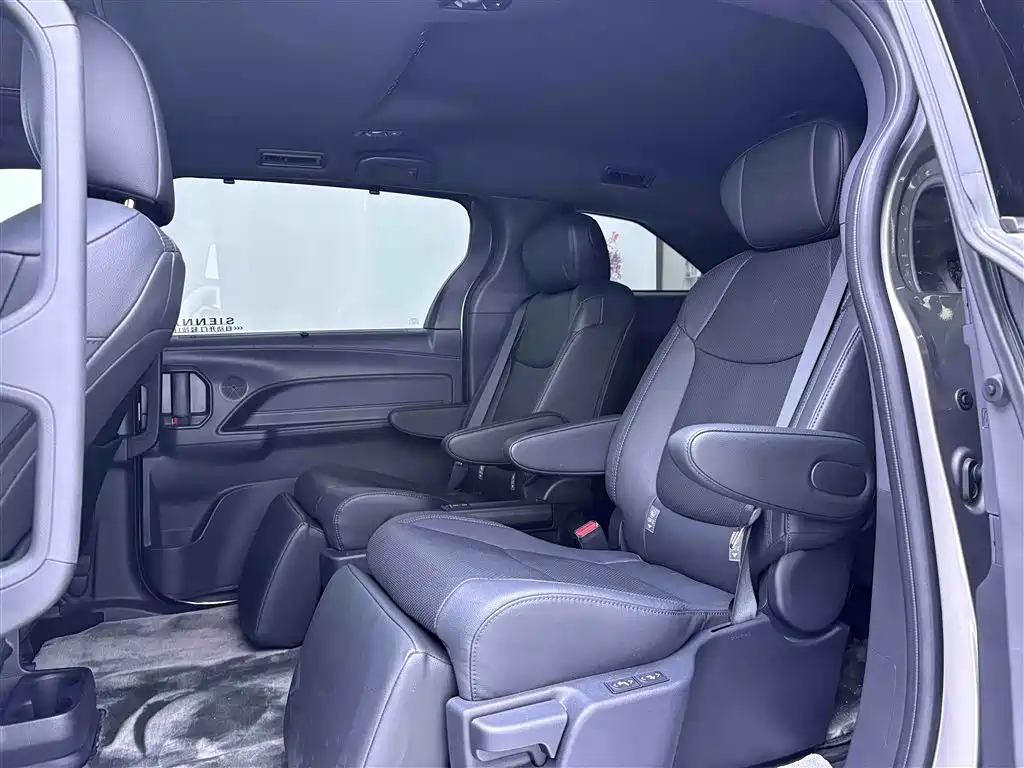 Toyota Toyota Sienna 2023 2.5L Hybrid Limited Premium Edition 2024 - thumbnail 19