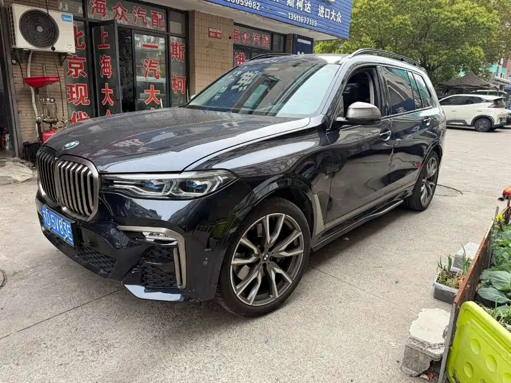 BMW BMW X7 2021 Model Year Facelift xDrive M50i 2022 - thumbnail 2