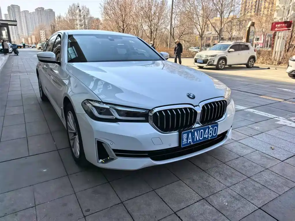 BMW BMW 5 Series 2022 525Li Luxury Package 2022 - thumbnail 2