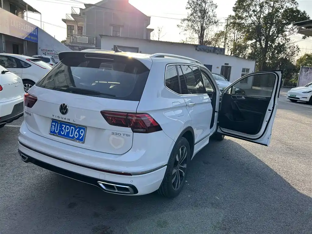Volkswagen Tiguan L 2024 Model 330TSI Automatic 2WD R-Line Premium Edition 2024 - thumbnail 4