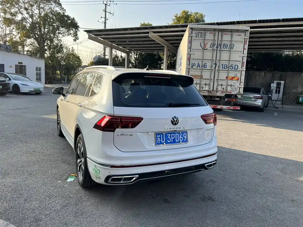Volkswagen Tiguan L 2024 Model 330TSI Automatic 2WD R-Line Premium Edition 2024 - thumbnail 5