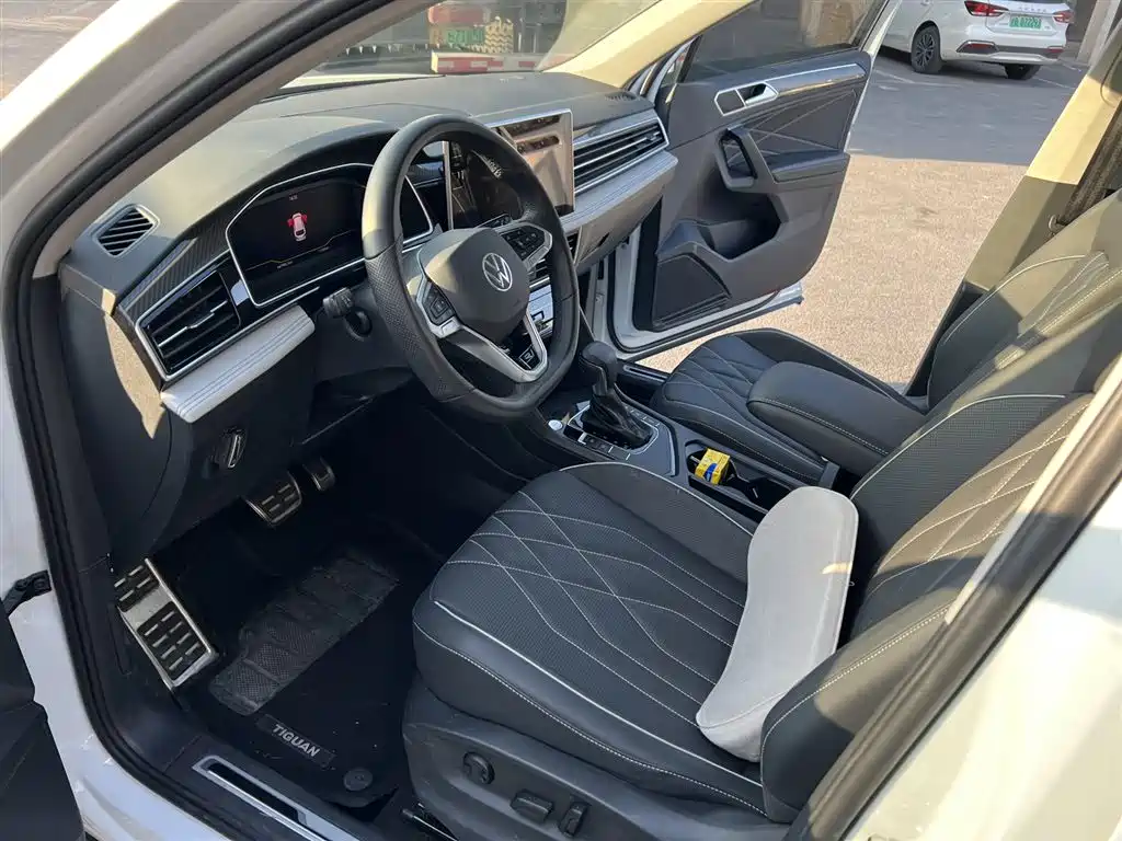 Volkswagen Tiguan L 2024 Model 330TSI Automatic 2WD R-Line Premium Edition 2024 - thumbnail 6