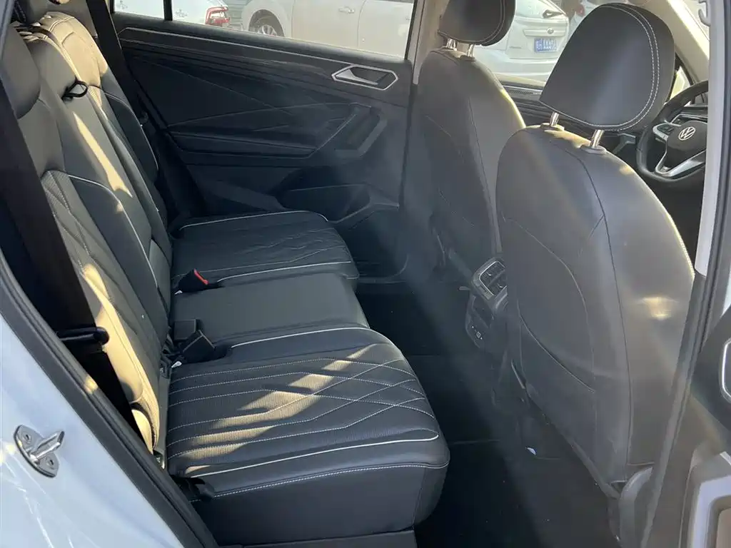 Volkswagen Tiguan L 2024 Model 330TSI Automatic 2WD R-Line Premium Edition 2024 - thumbnail 8