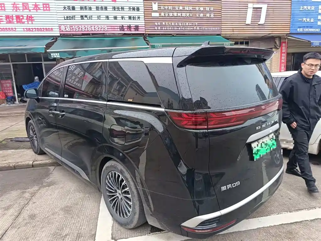 Denza DENZA D9 2022 DM-i 970 AWD Premium Model 2023 - thumbnail 5