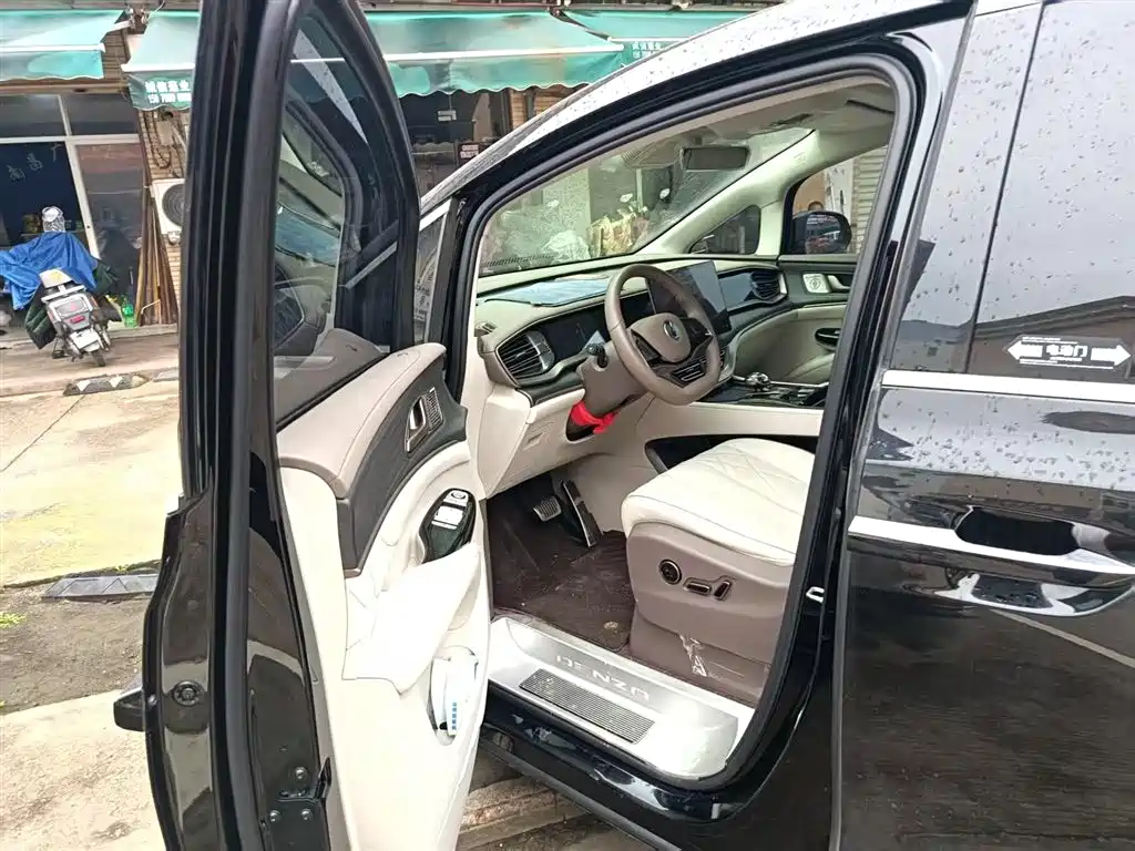 Denza DENZA D9 2022 DM-i 970 AWD Premium Model 2023 - thumbnail 8