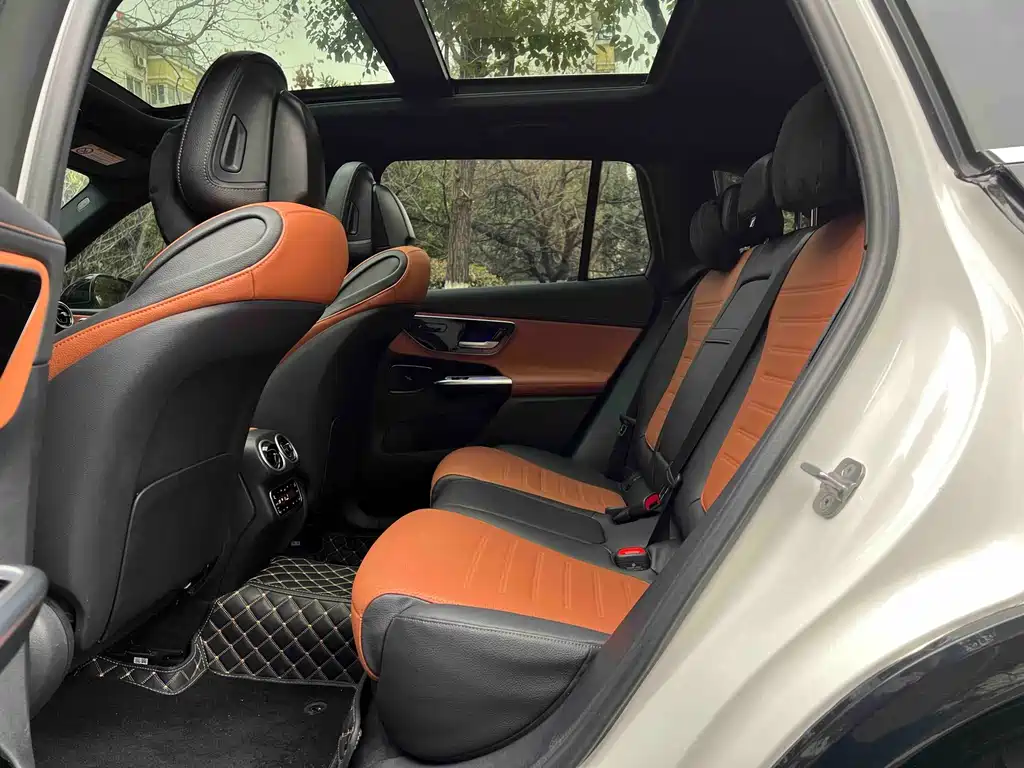 Mercedes-Benz Mercedes-Benz GLC 2023 GLC 260 L 4MATIC Dynamic Model 5-Seat 2025 - thumbnail 8