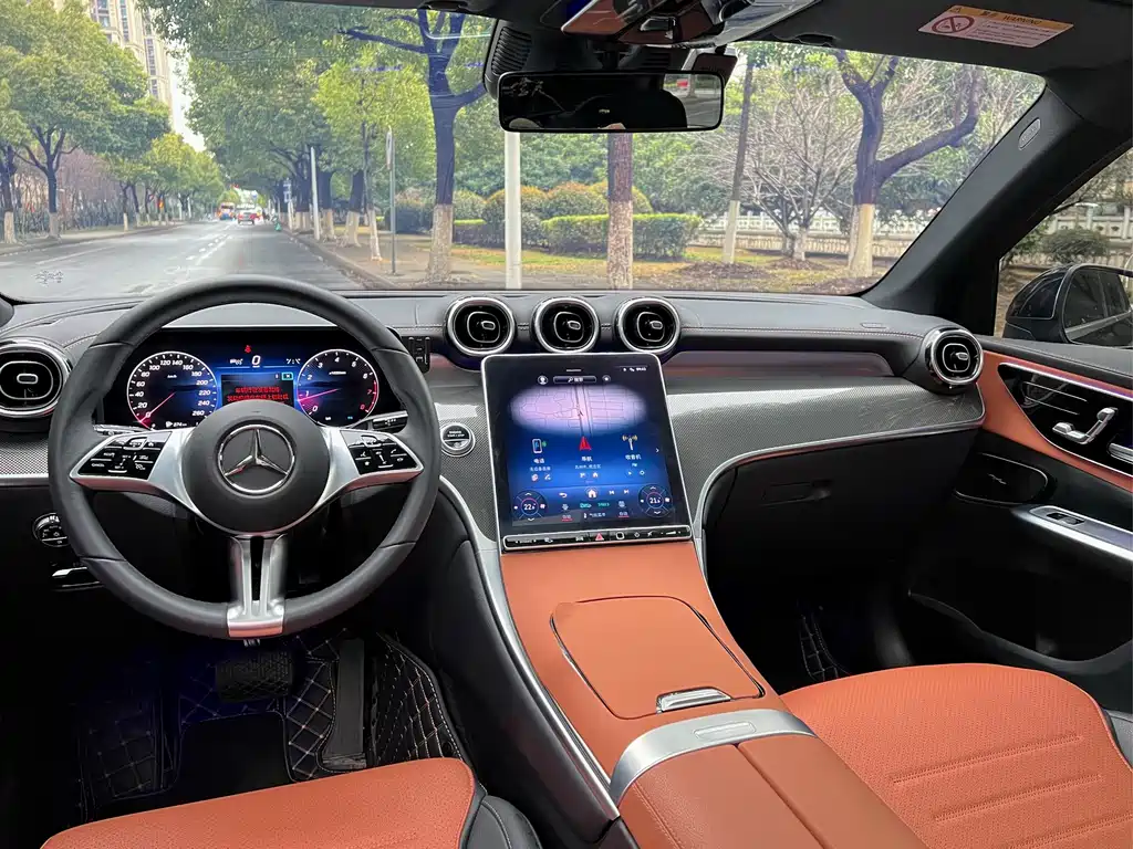 Mercedes-Benz Mercedes-Benz GLC 2023 GLC 260 L 4MATIC Dynamic Model 5-Seat 2025 - thumbnail 14