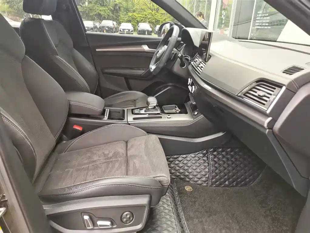 Audi Audi Q5L Sportback 2023 40 TFSI Luxury Edition 2023 - thumbnail 11