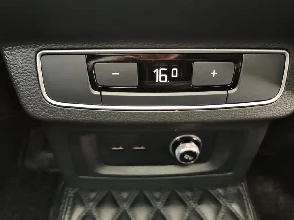 Audi Audi Q5L Sportback 2023 40 TFSI Luxury Edition 2023 - thumbnail 18