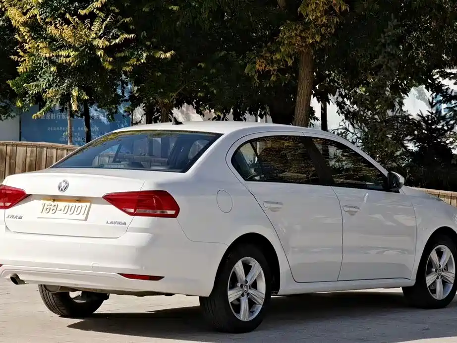 Volkswagen Volkswagen Lavida 2017 1.6L Automatic Style Edition 2018 - thumbnail 5
