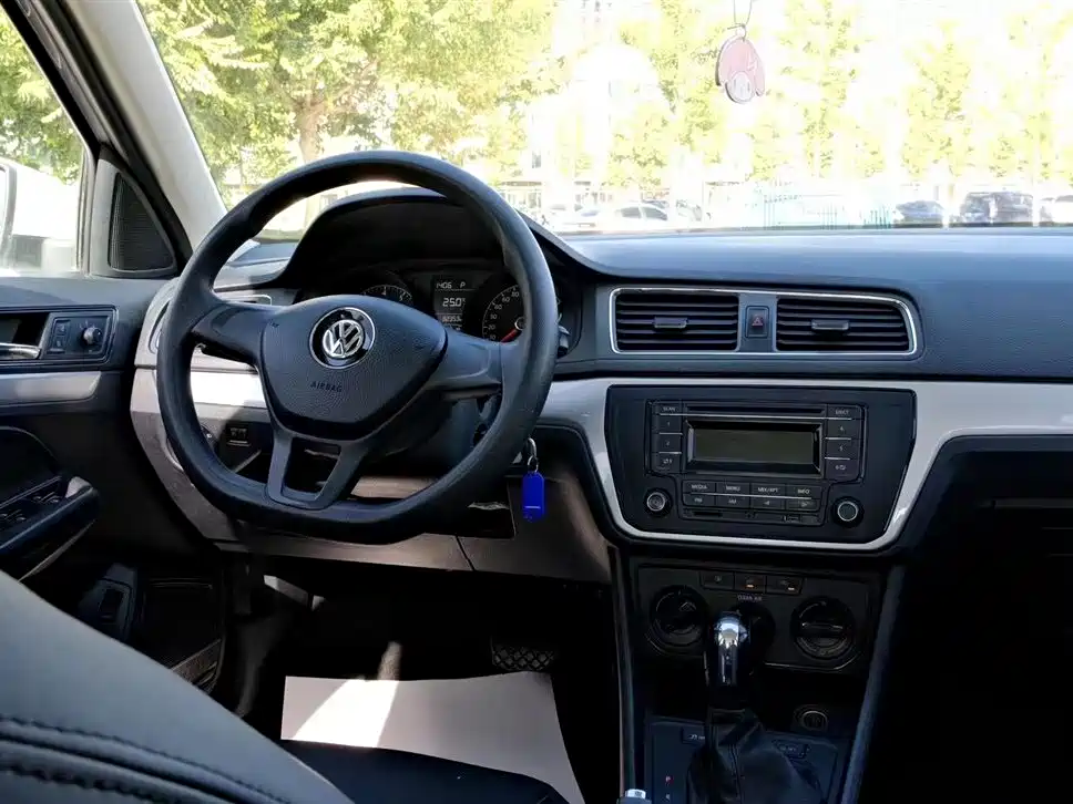 Volkswagen Volkswagen Lavida 2017 1.6L Automatic Style Edition 2018 - thumbnail 9