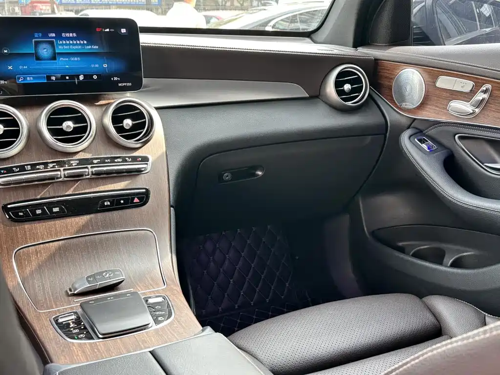 Mercedes-Benz Mercedes-Benz GLC 2020 GLC 300 L 4MATIC Luxury Edition 2020 - thumbnail 15