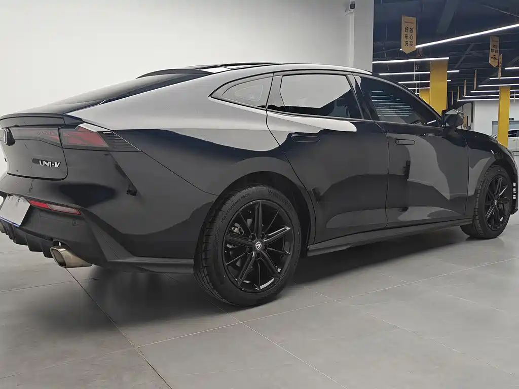 Changan Changan UNI-V 2022 1.5T Premium Edition 2023 - thumbnail 5