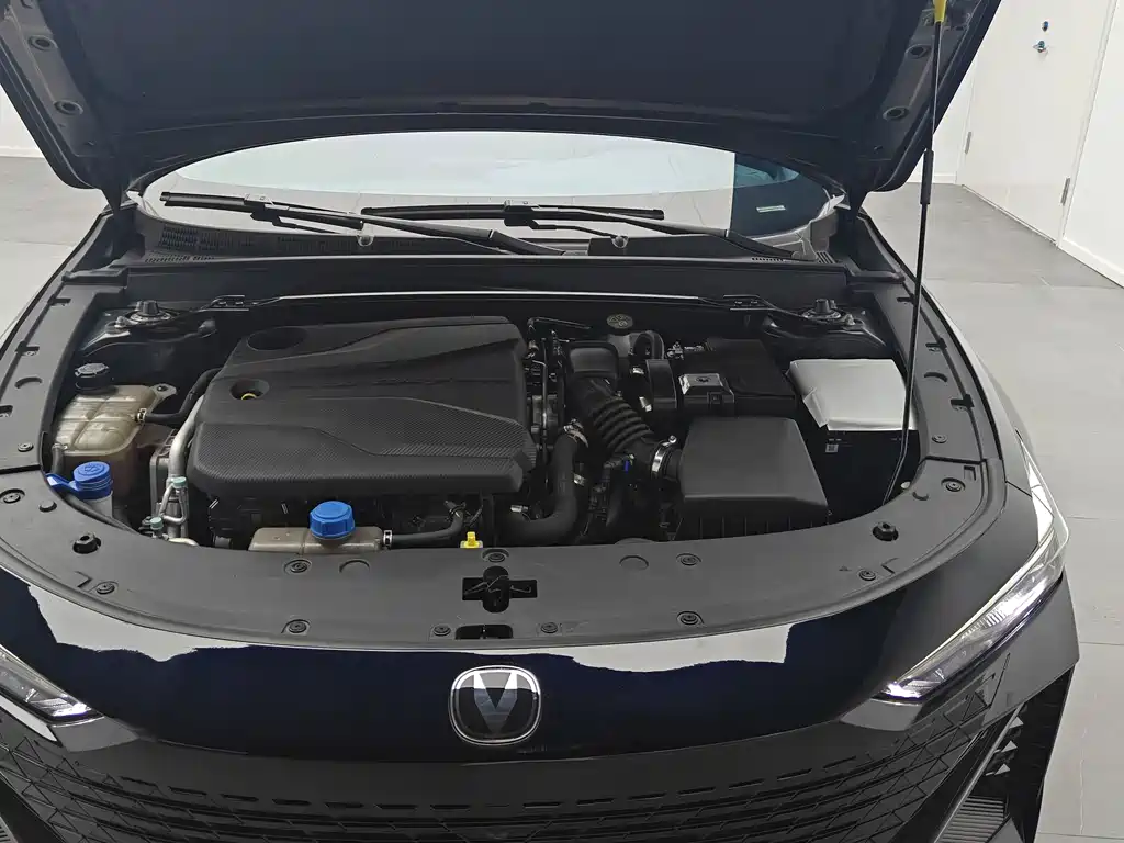 Changan Changan UNI-V 2022 1.5T Premium Edition 2023 - thumbnail 20