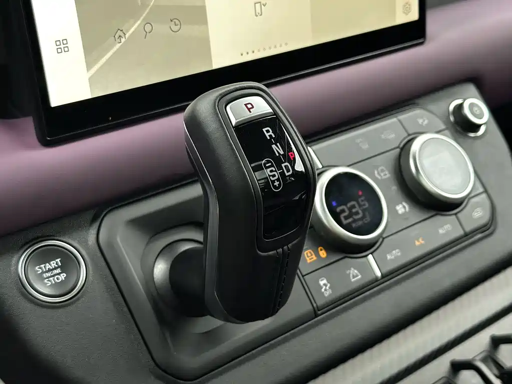 Land Rover Land Rover Defender 2024 110 3.0T P400 Dark Pack Special Edition 2024 - thumbnail 5