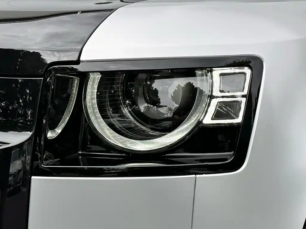 Land Rover Land Rover Defender 2024 110 3.0T P400 Dark Pack Special Edition 2024 - thumbnail 16