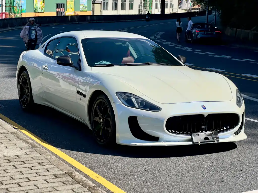 Maserati Maserati GranTurismo 2007 4.2L Standard Edition 2017 - thumbnail 3