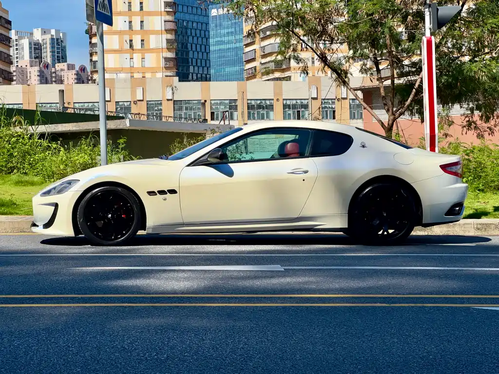 Maserati Maserati GranTurismo 2007 4.2L Standard Edition 2017 - thumbnail 4