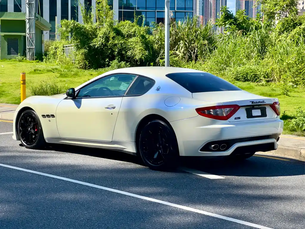 Maserati Maserati GranTurismo 2007 4.2L Standard Edition 2017 - thumbnail 5