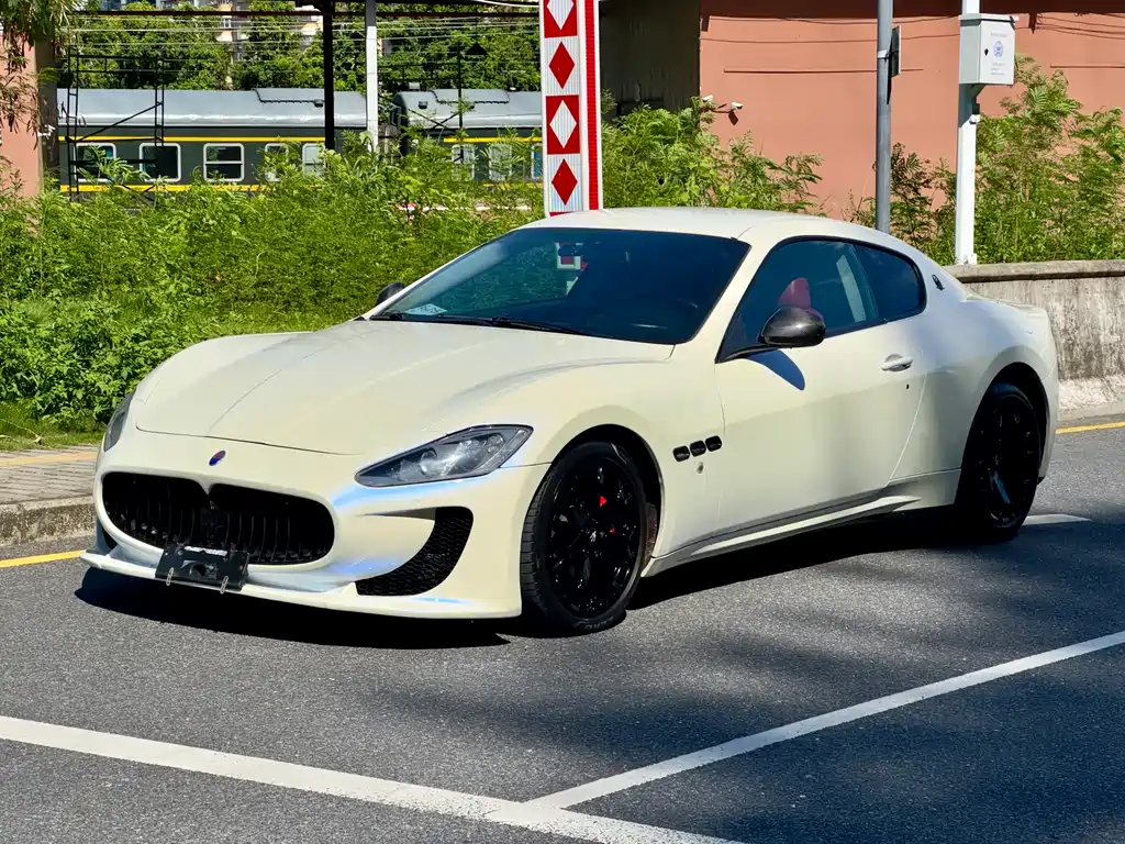 Maserati Maserati GranTurismo 2007 4.2L Standard Edition 2017 - thumbnail 16