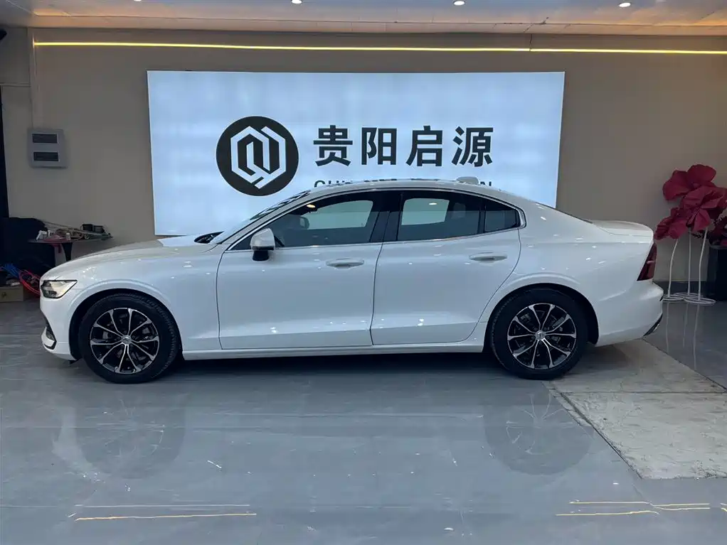 Volvo Volvo S60 2020 T4 R-Design 2020 - thumbnail 3