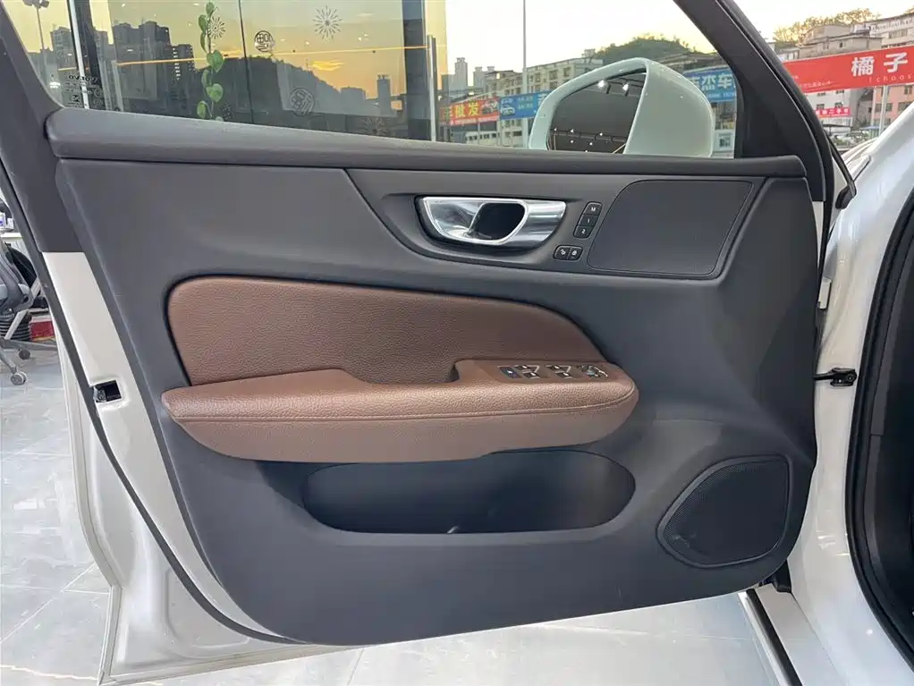 Volvo Volvo S60 2020 T4 R-Design 2020 - thumbnail 5